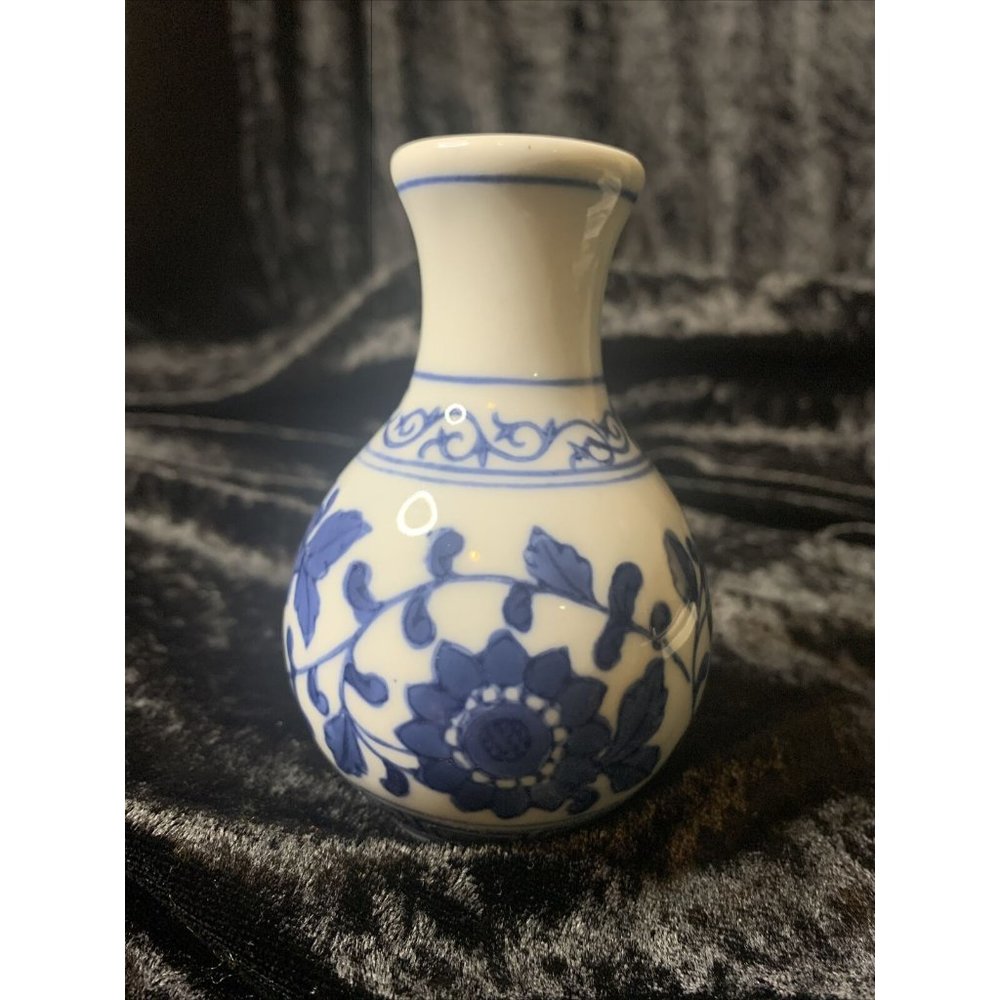 Wonderful 4” tall Small Chinese Blue Hand Painted Porcelain Vase